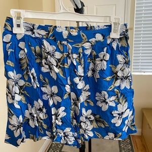 Hollister short size small